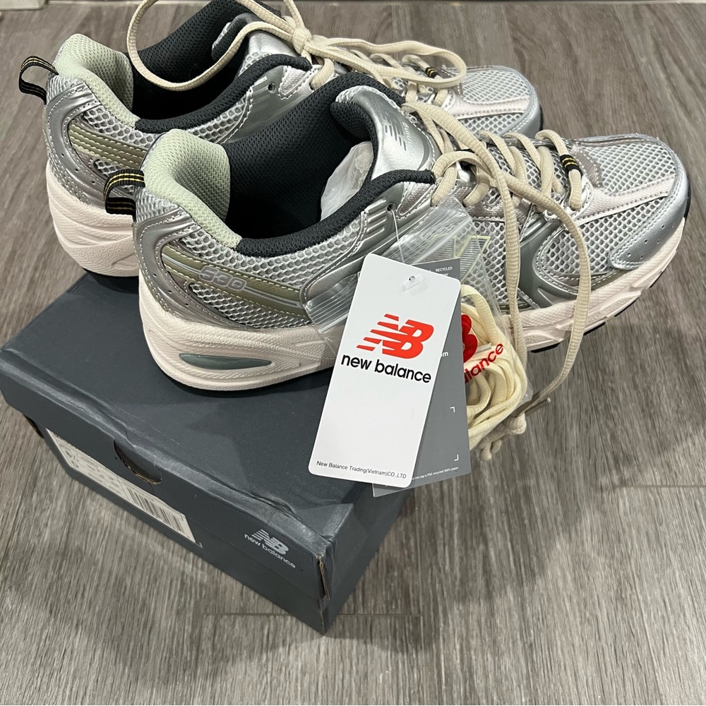 NIB New Balance 530 Men's width D size 8.5 Silver Running Walking Shoes